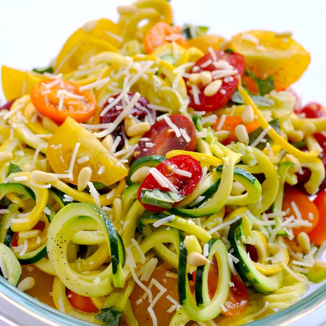 One Pot Garlic Parmesan Zoodles (Spiralizer Recipe)