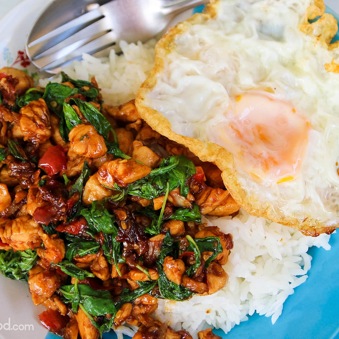 Thai basil chicken recipe (pad kra pao gai ผัดกระเพราไก่)