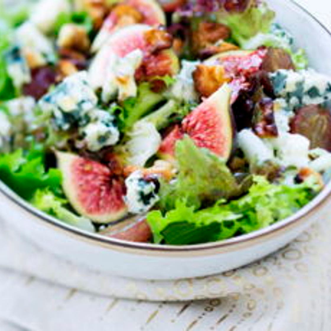 Salade de figue raisin roquefort et noix