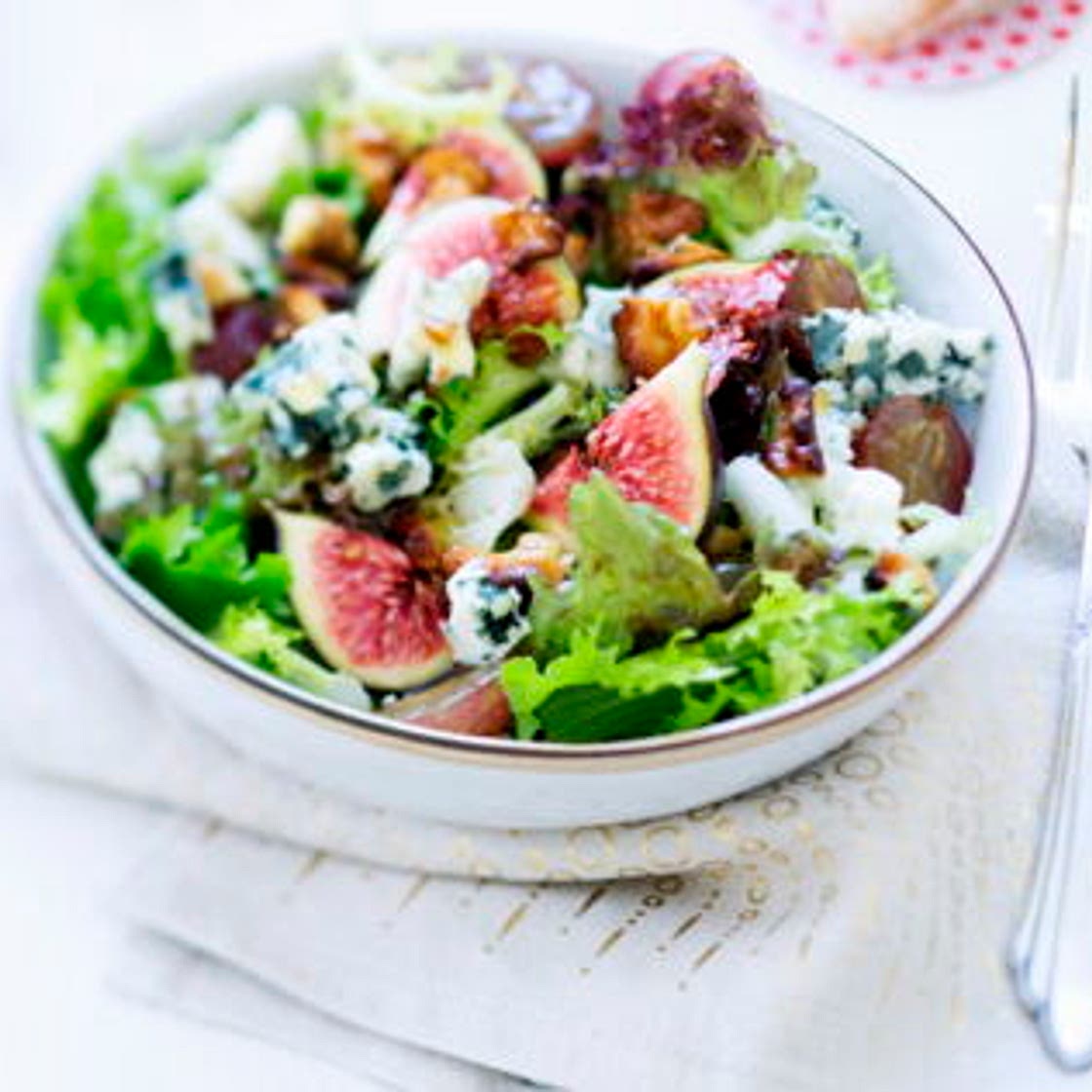 Salade de figue raisin roquefort et noix