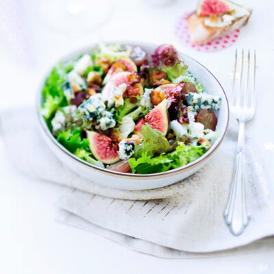 Salade de figue raisin roquefort et noix