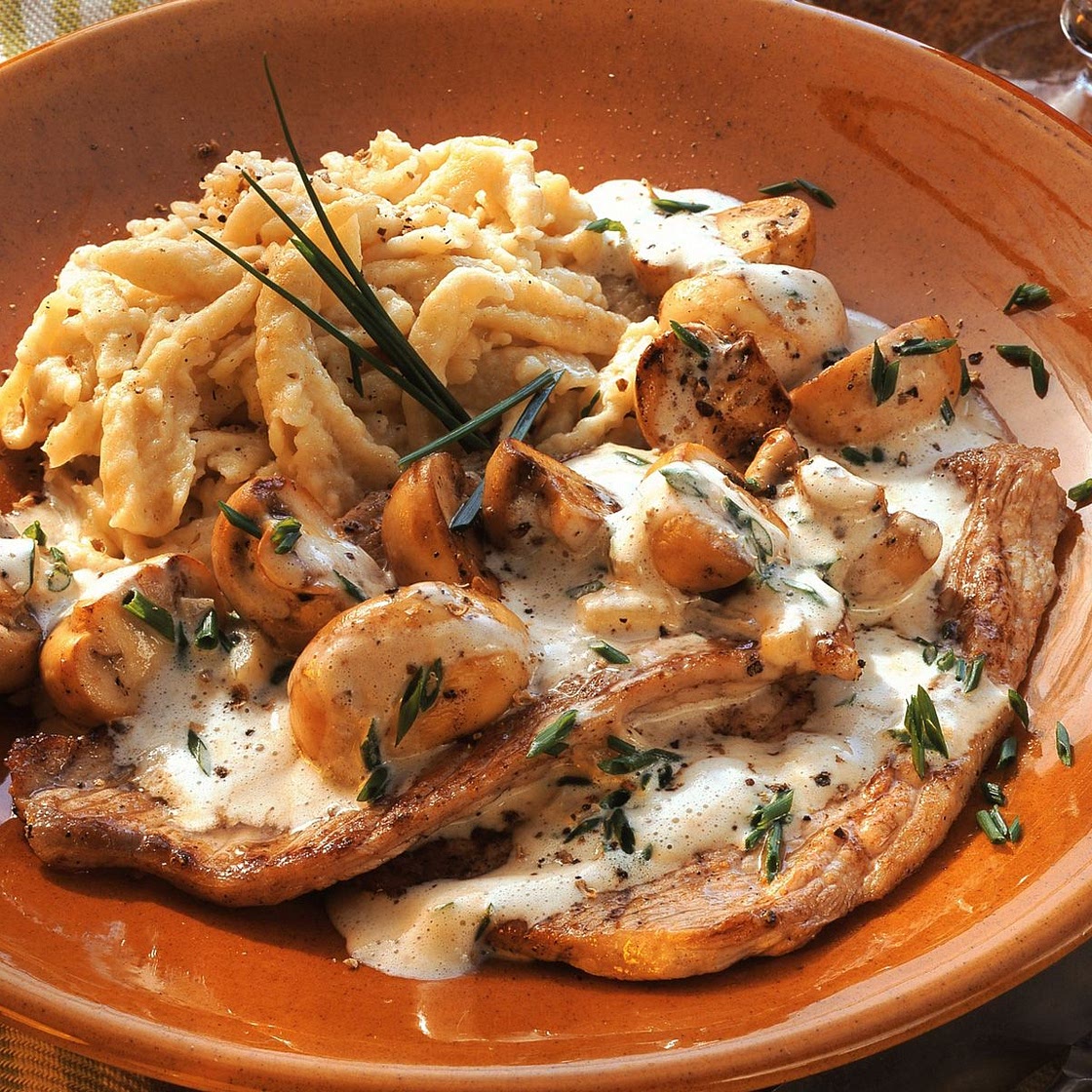 Jägerschnitzel mit Pilzsoße und Spätzle