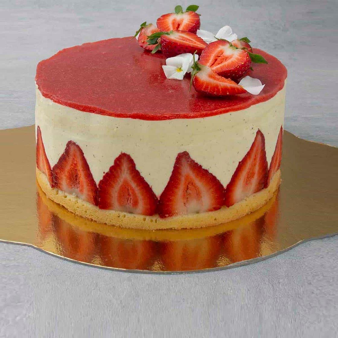 Fraisier cake (French strawberry cake)