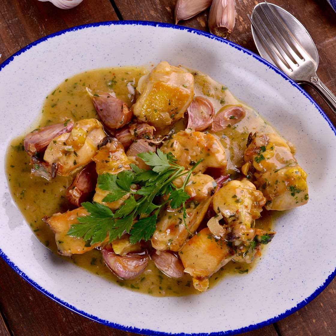 Pollo al ajillo y perejil