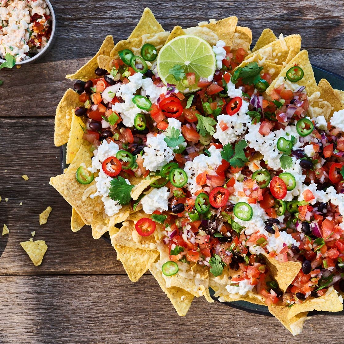 Überbackene Protein Nachos mit pikanter Tomaten-Salsa