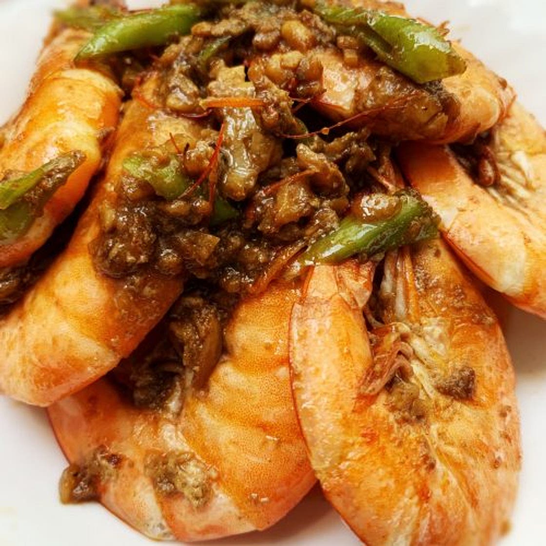 Shrimps in garlic butter sauce