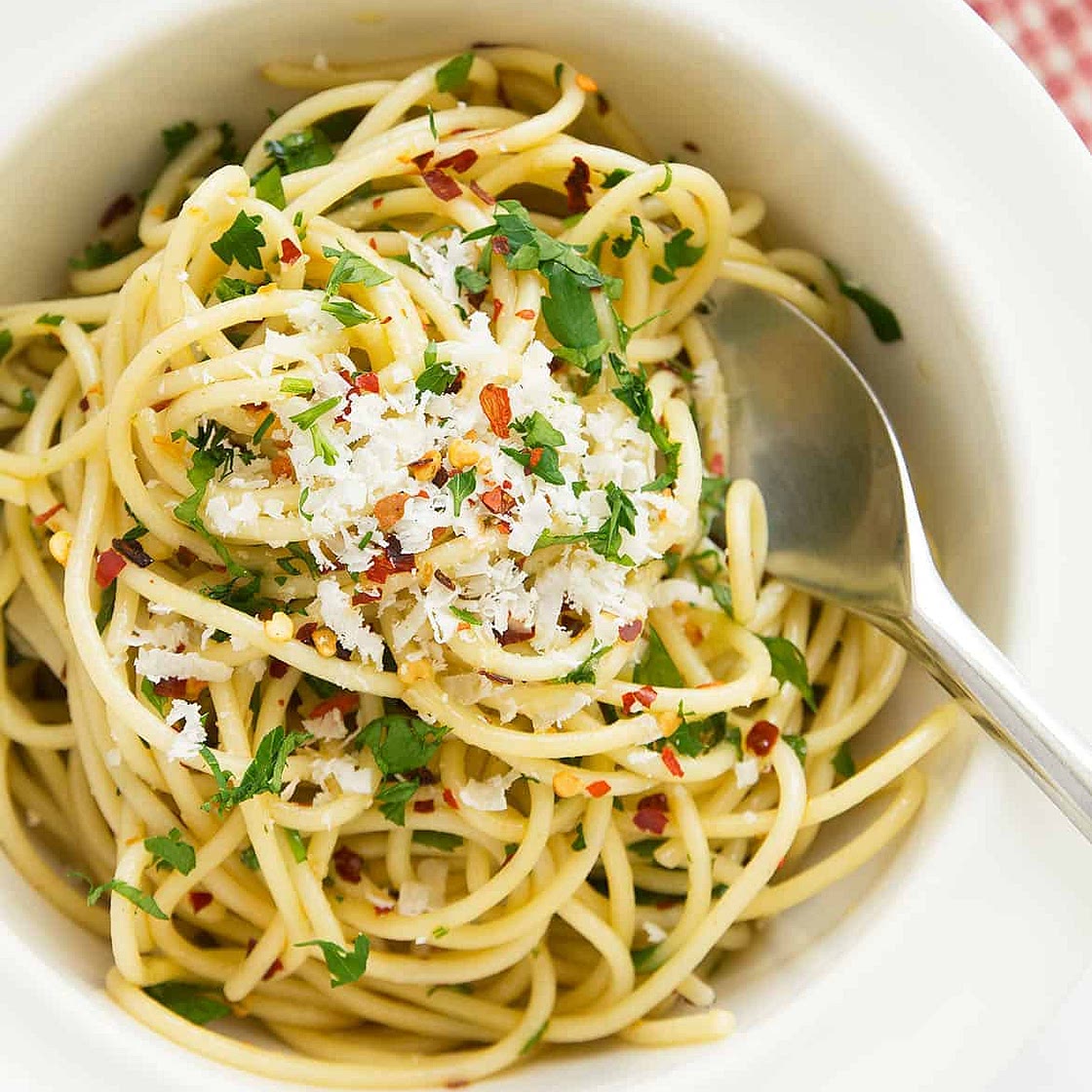 SPAGHETTI WITH GARLIC AND OLIVE OIL