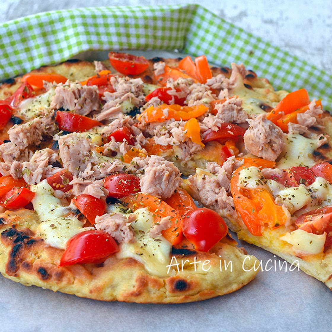 Focaccia 10 minuti in padella tonno e pomodori