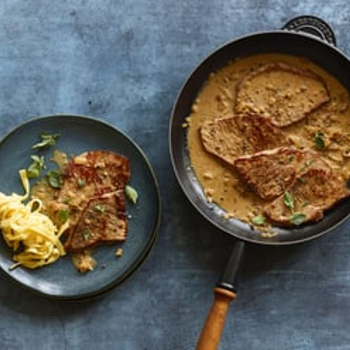 Rindsschnitzel mit Pfefferrahmsauce