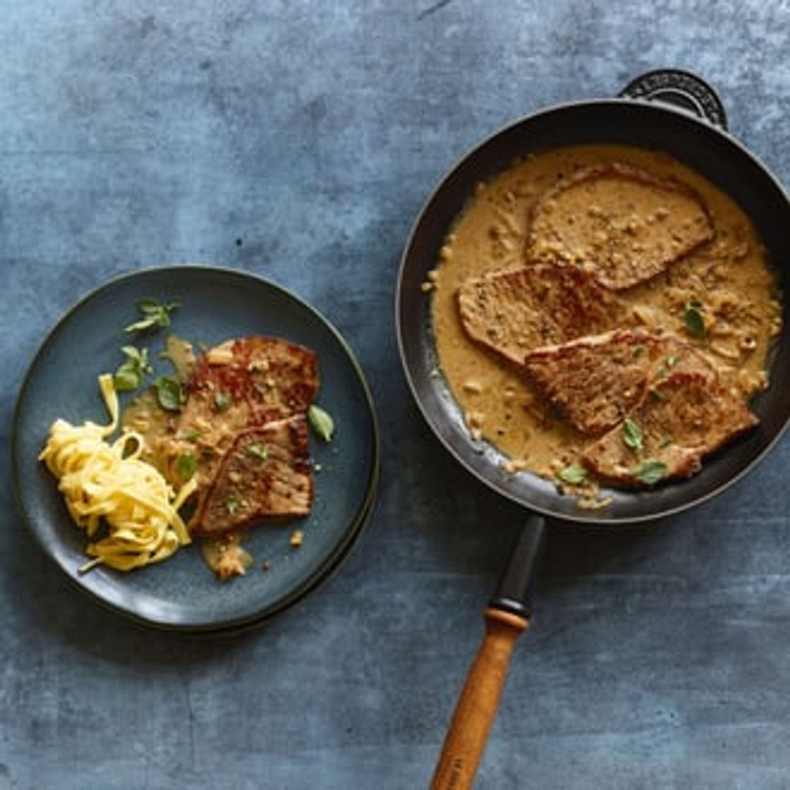 Rindsschnitzel mit Pfefferrahmsauce