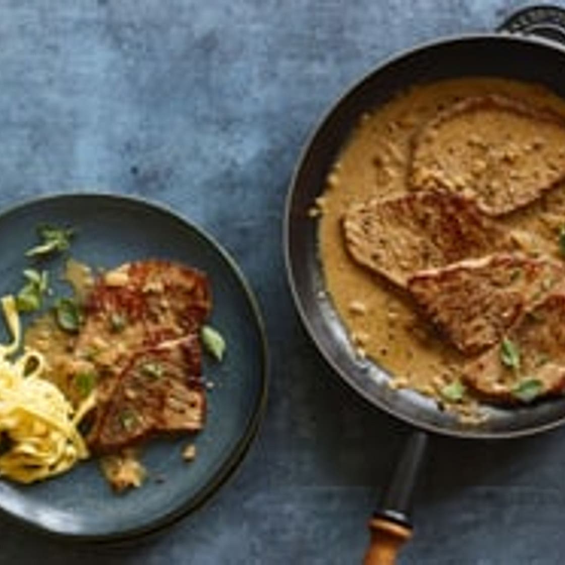 Rindsschnitzel mit Pfefferrahmsauce