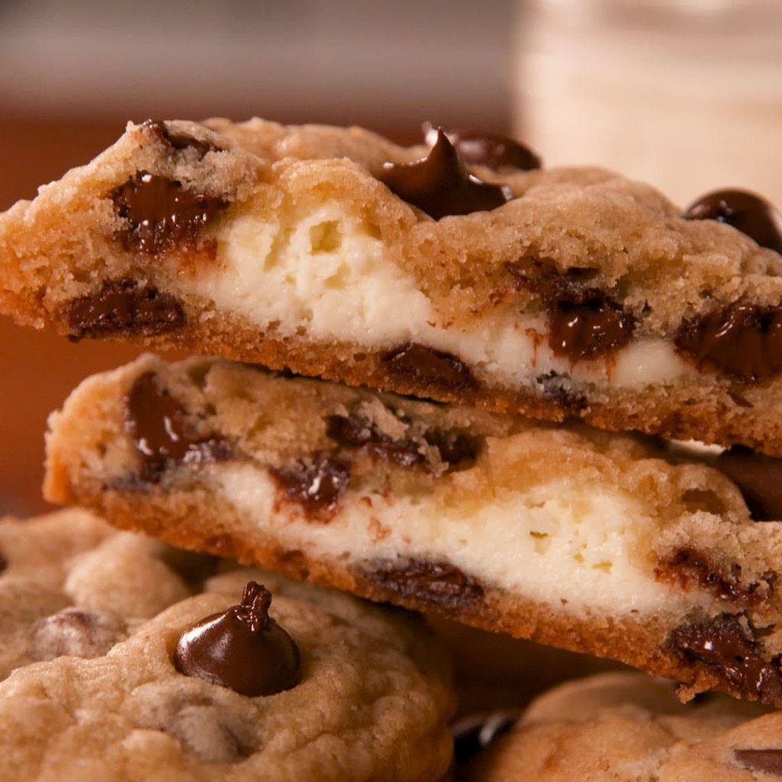 Cheesecake Stuffed Cookies