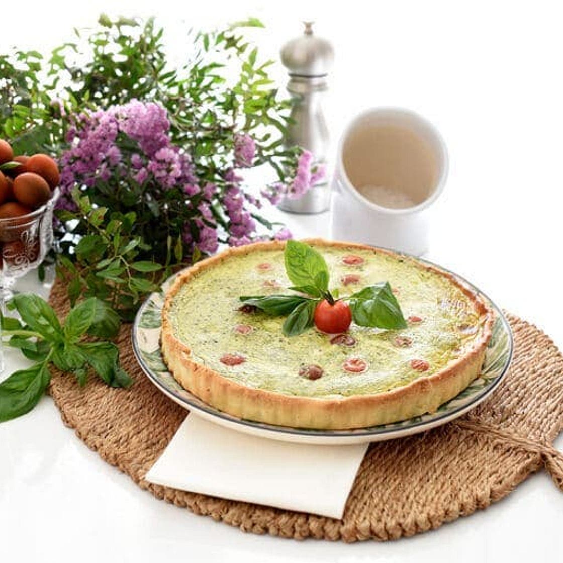 Quiche de pesto, tomates y mozzarella