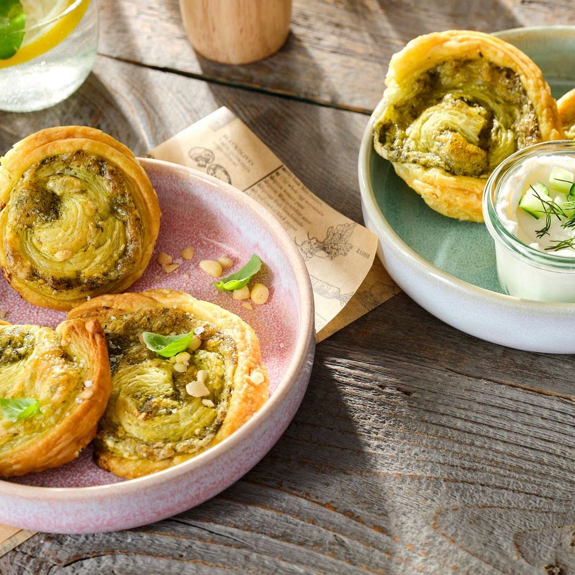 Vegane Blätterteigschnecken mit Basilikumpesto