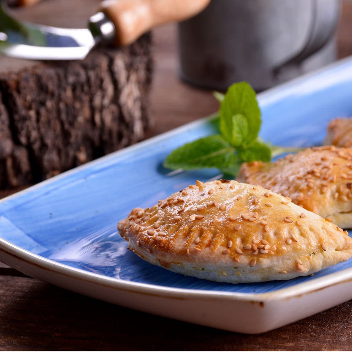 Empanadillas de queso feta (Tiropitakia kurú)