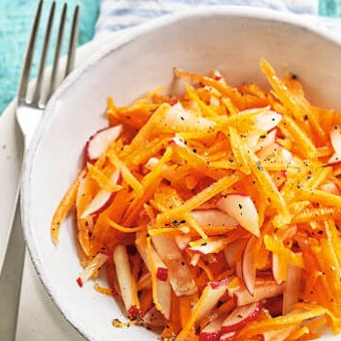 Crunchy carrot and apple salad