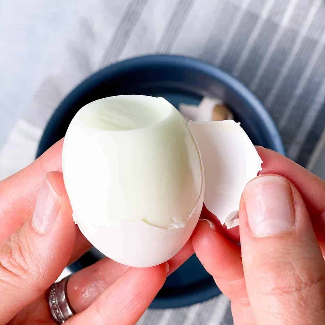 How to Peel Hard Boiled Eggs in Under 10 Seconds