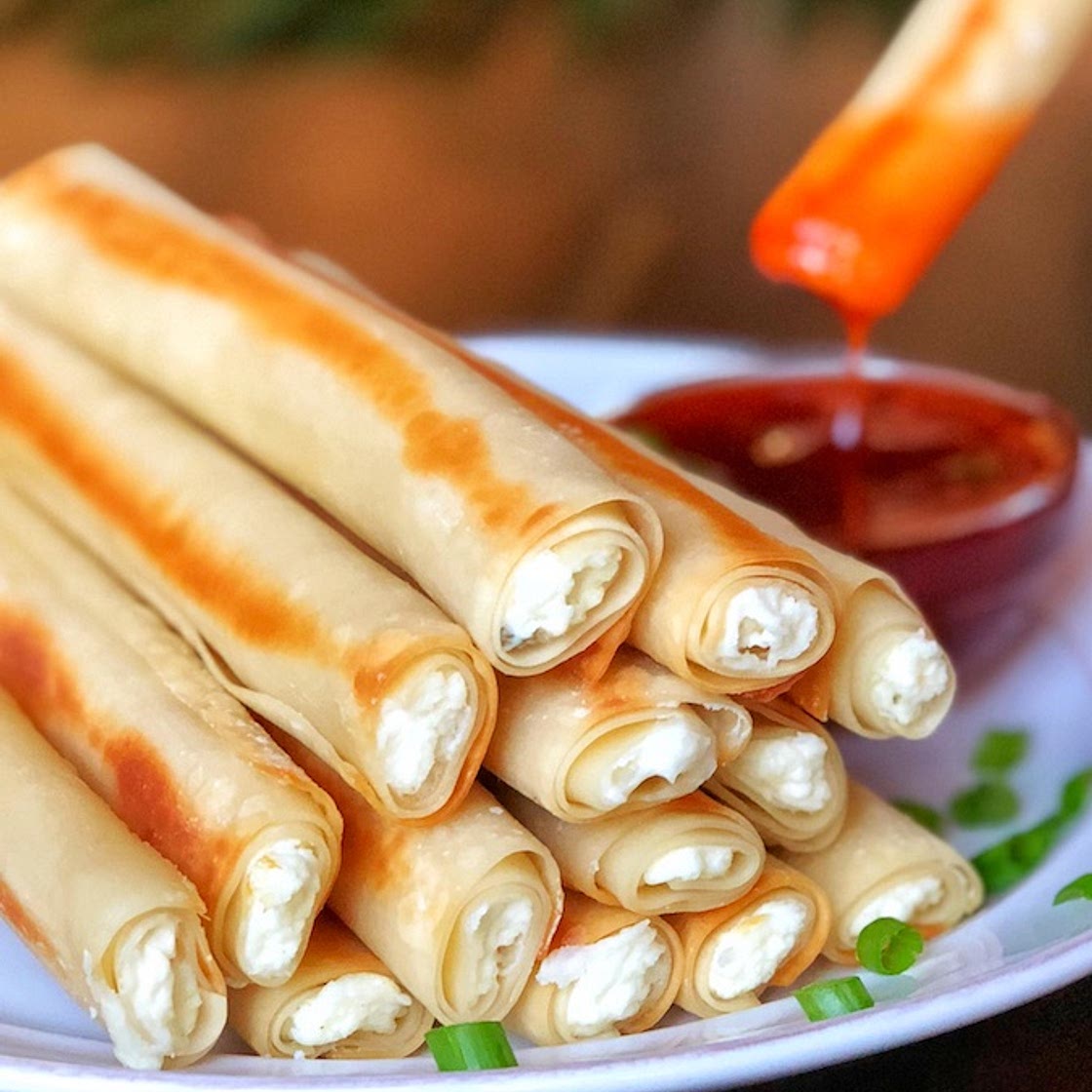 Easy Baked Cream Cheese Rangoon Rolls