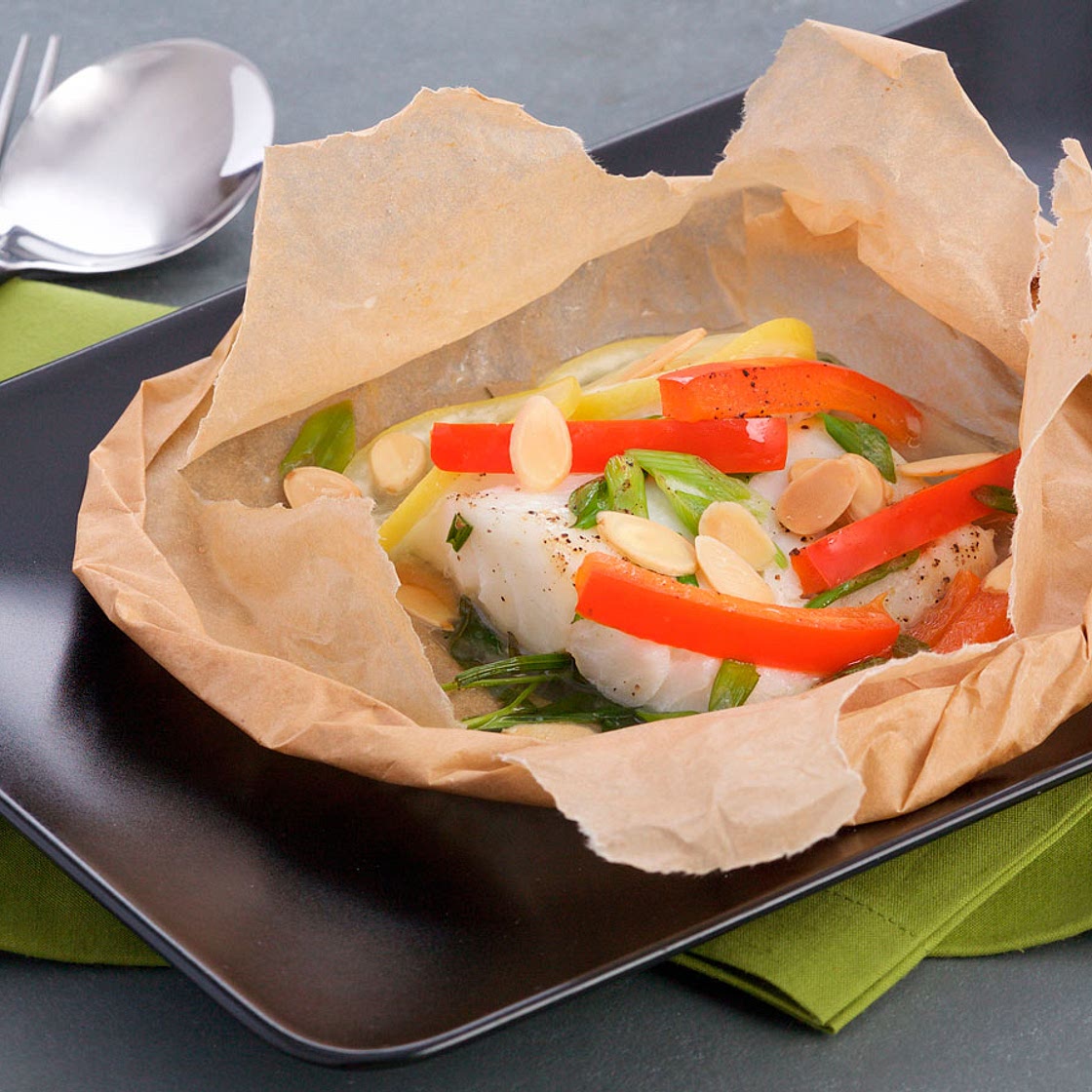 Pescado al vapor (Spring herb steamed fish with almonds)