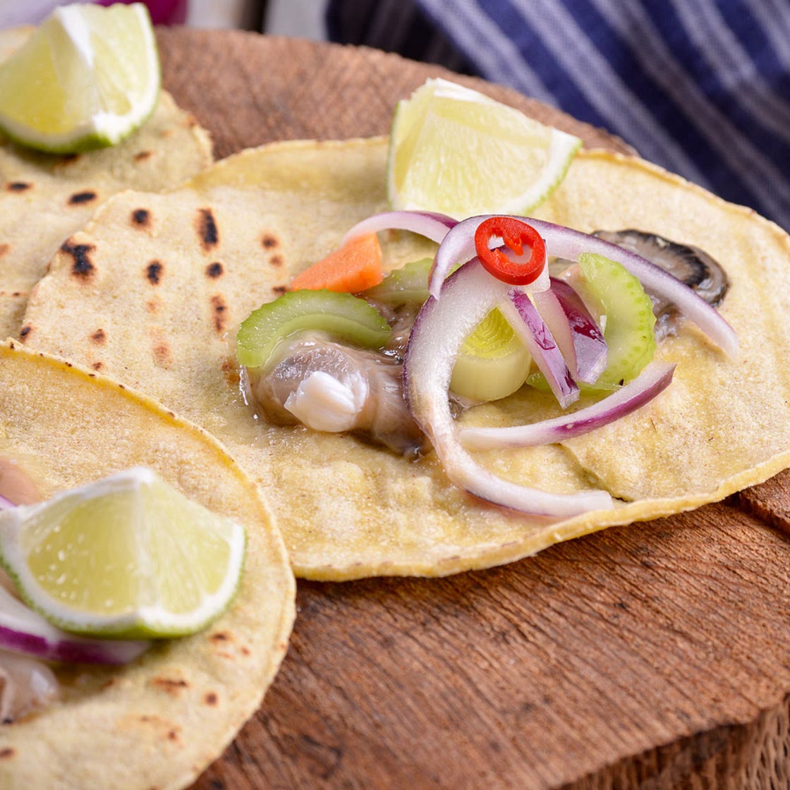Tacos de ostras y verduras crujientes