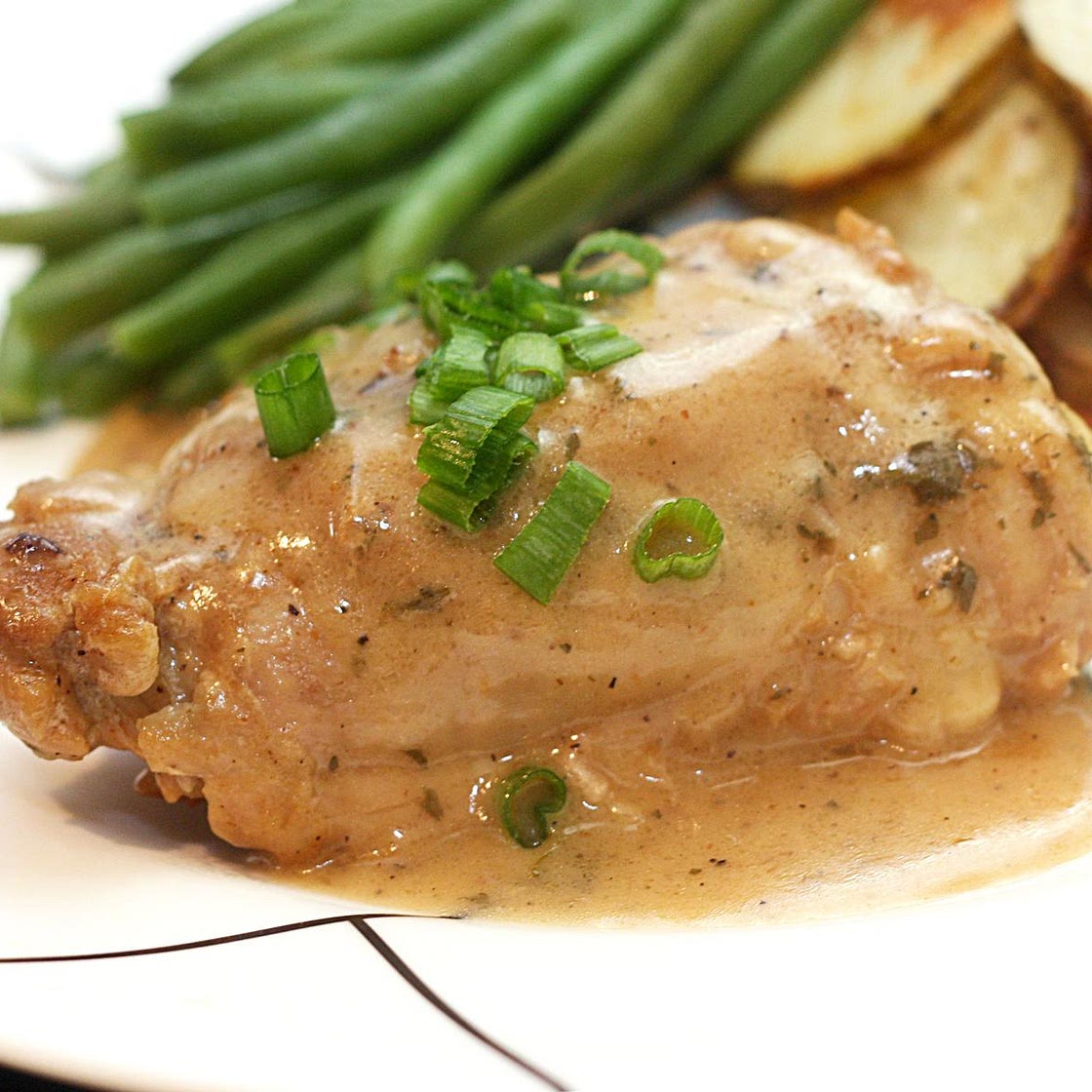 Receita de Sobrecoxa de frango com creme de cebola