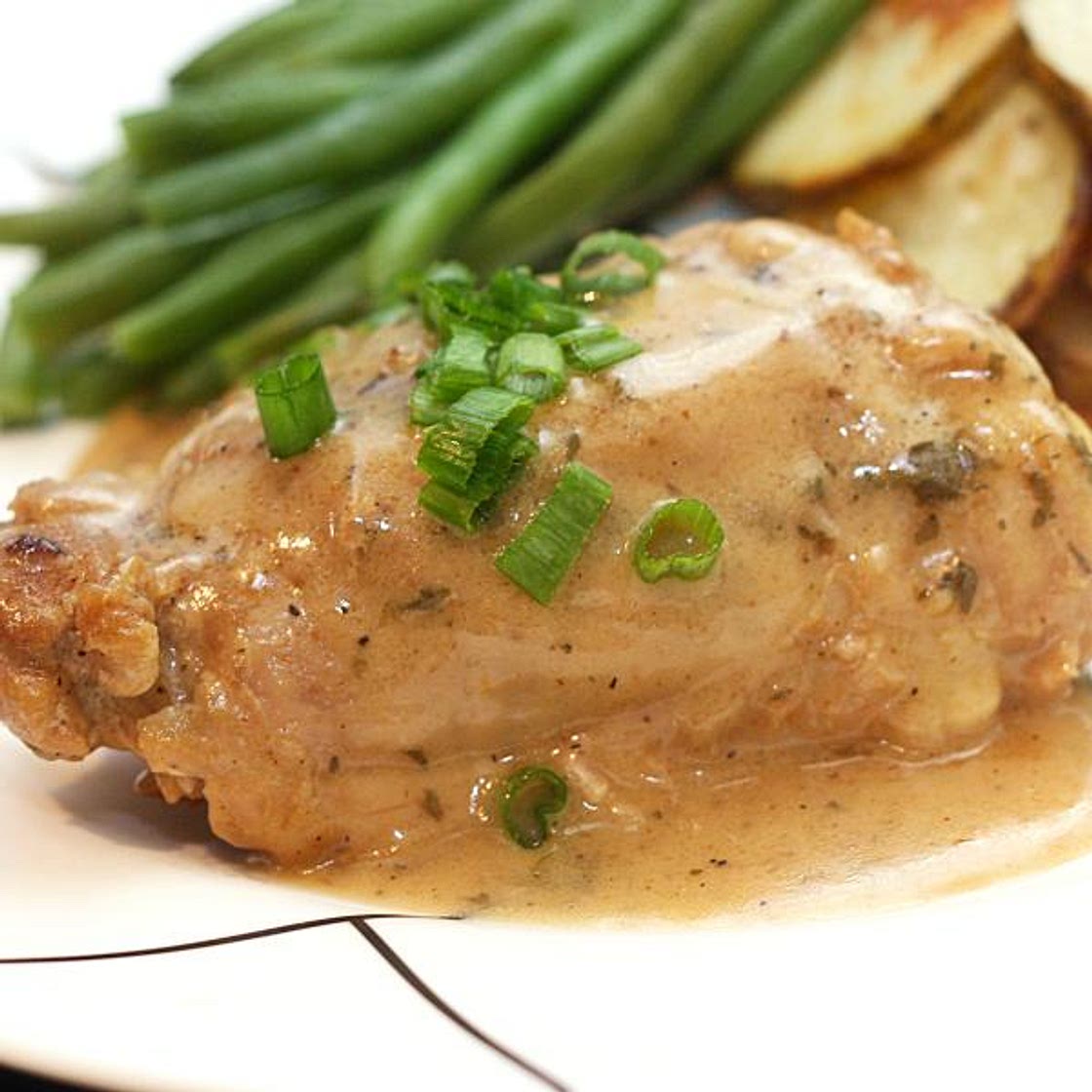 Receita de Sobrecoxa de frango com creme de cebola