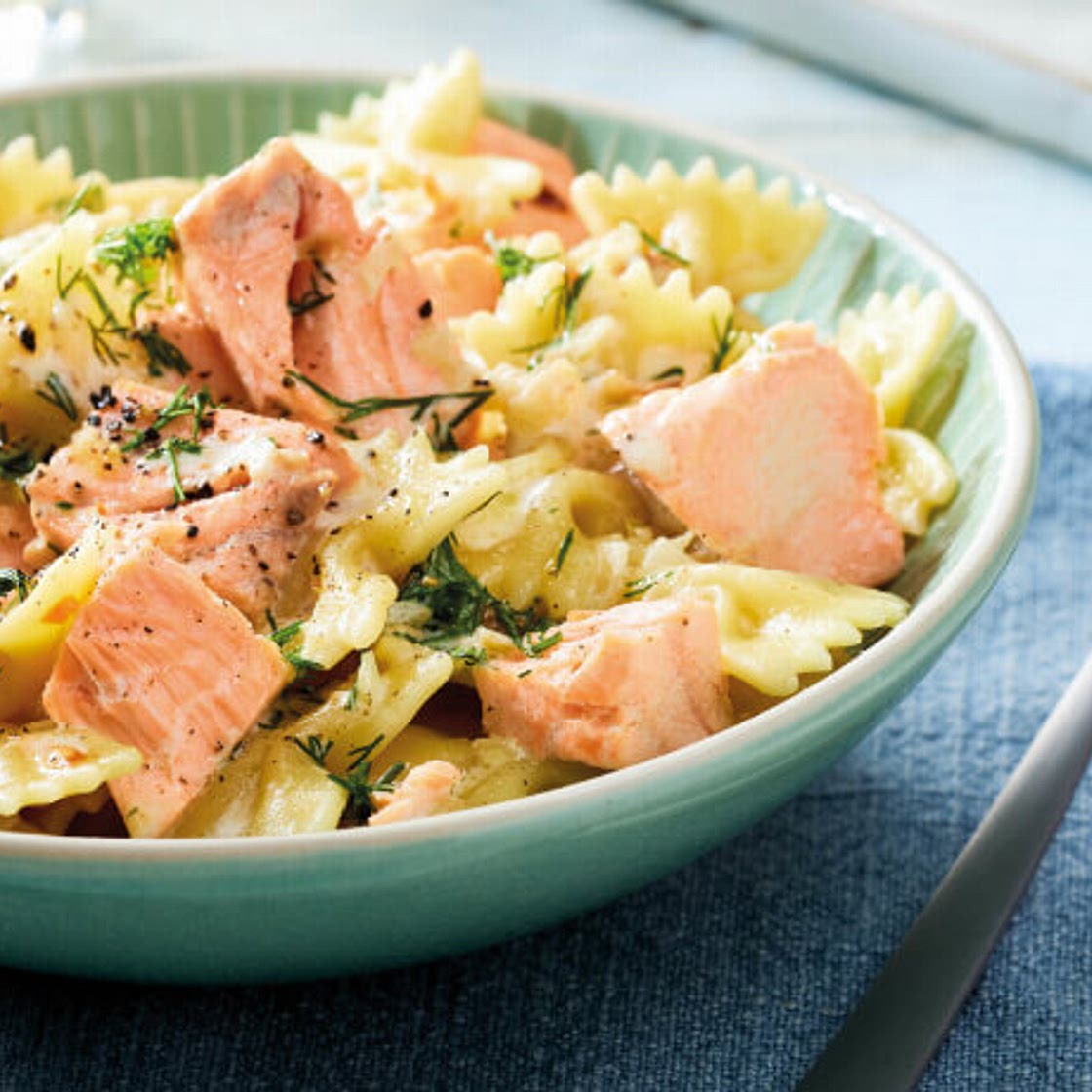 Schnelle Nudeln mit Lachs-Sahnesoße