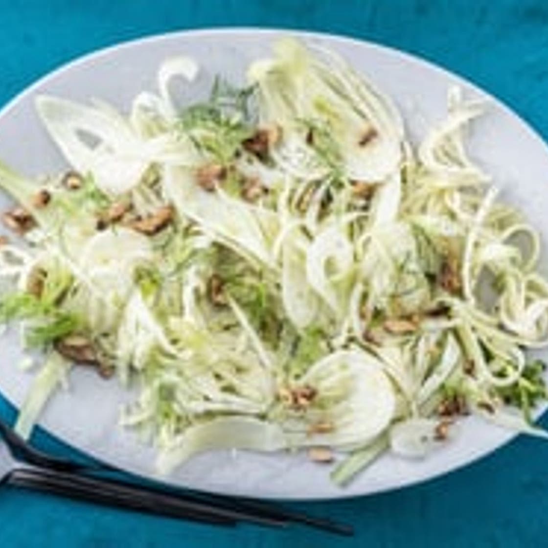 Fenchelsalat mit Apfel und Baumnüssen