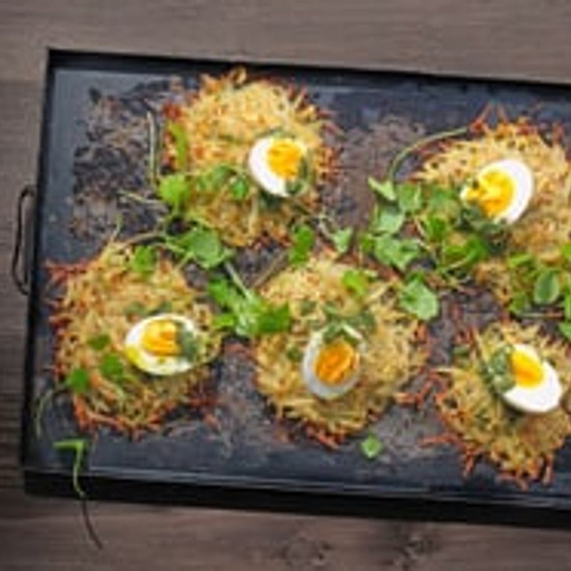 Ofenrösti mit Ei und Salsa verde