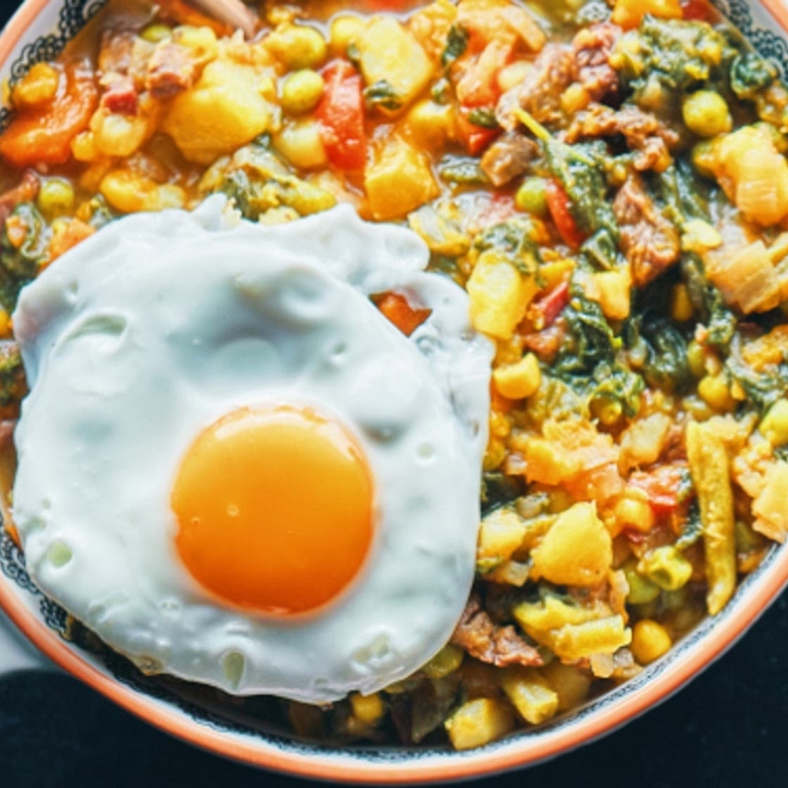 Locro con huevo frito