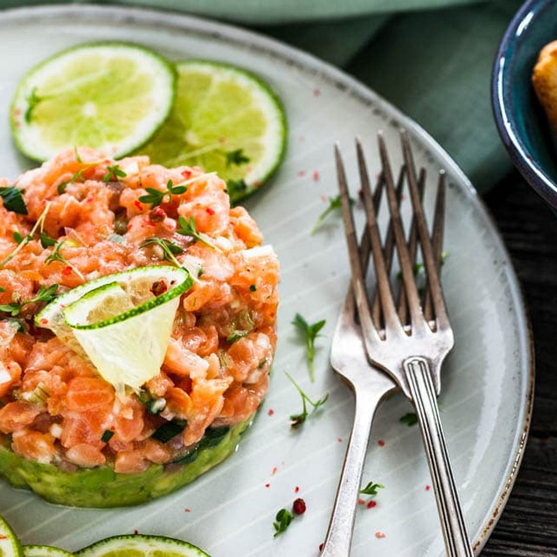 Göttliches Lachstatar mit Avocado