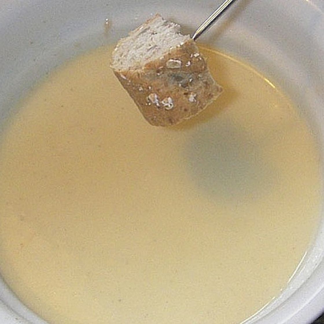 Steirisches Käsefondue mit Zirbenschnaps