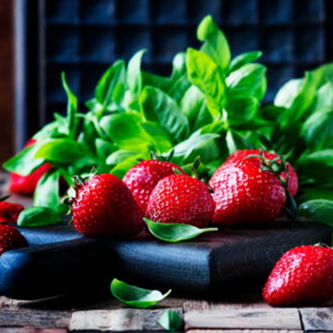 Salade fraise, mangue, basilic