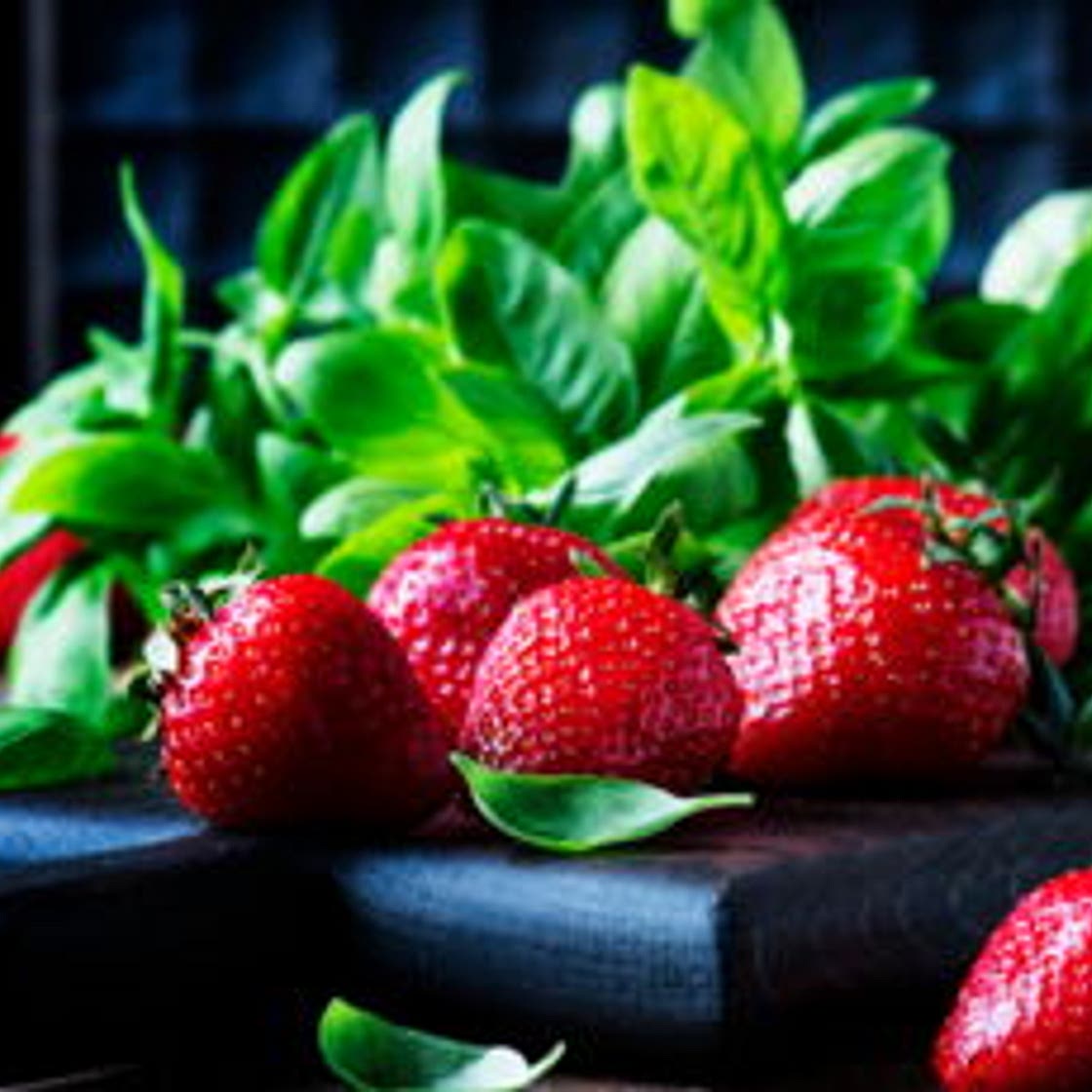 Salade fraise, mangue, basilic