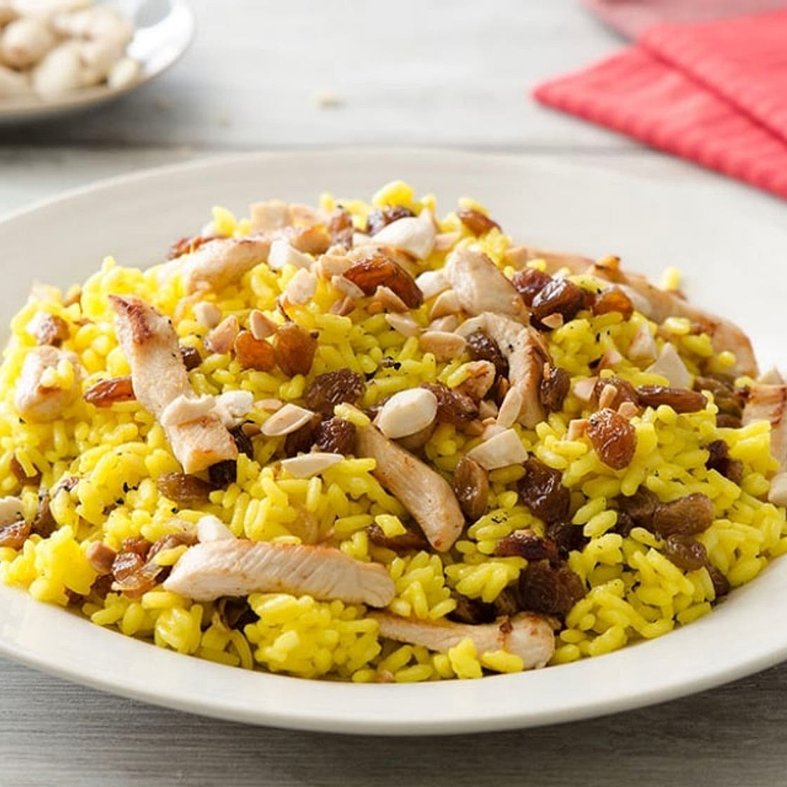 Insalata di riso e pollo con zenzero e zafferano