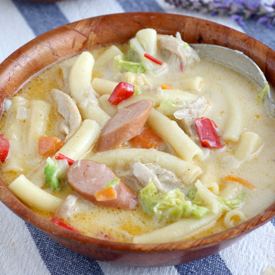 Chicken noodle soup (Sopas)