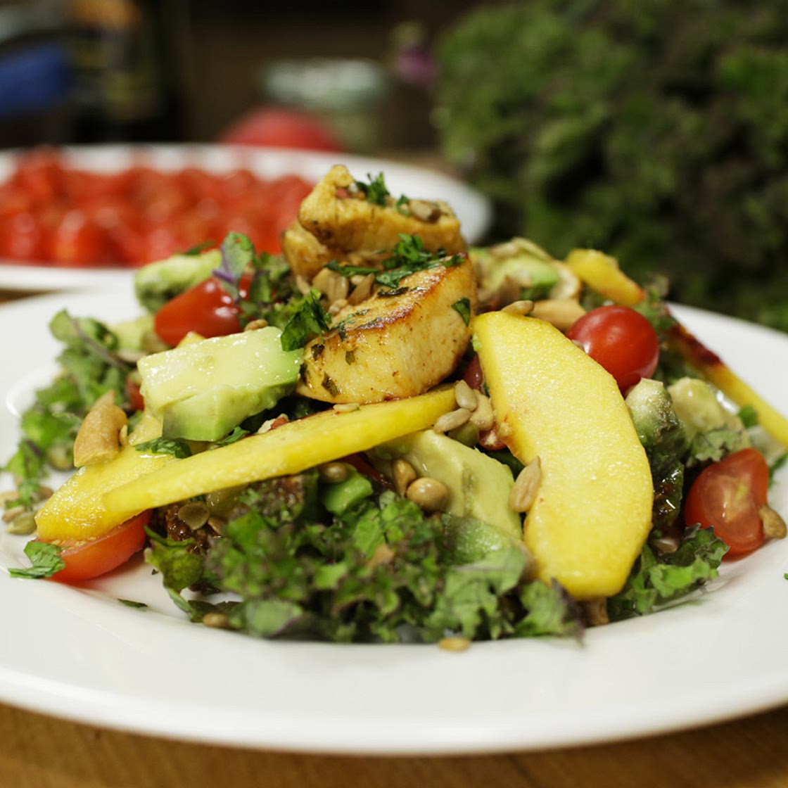 Salade de chou Kale au poulet citronné: recette gourmande et légère