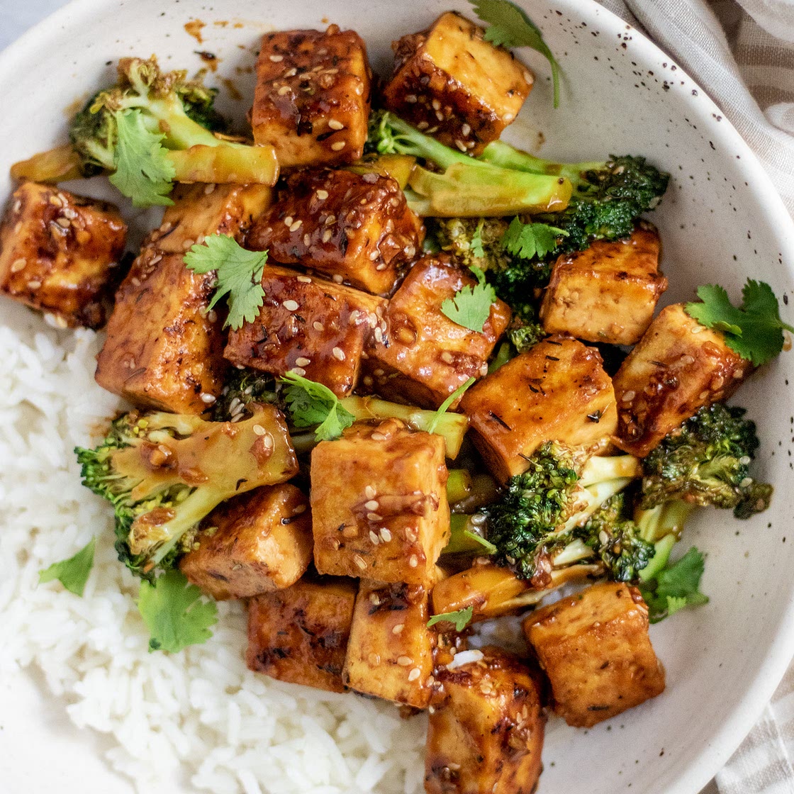 Tofu Broccoli Stir Fry with Garlic Ginger Sauce