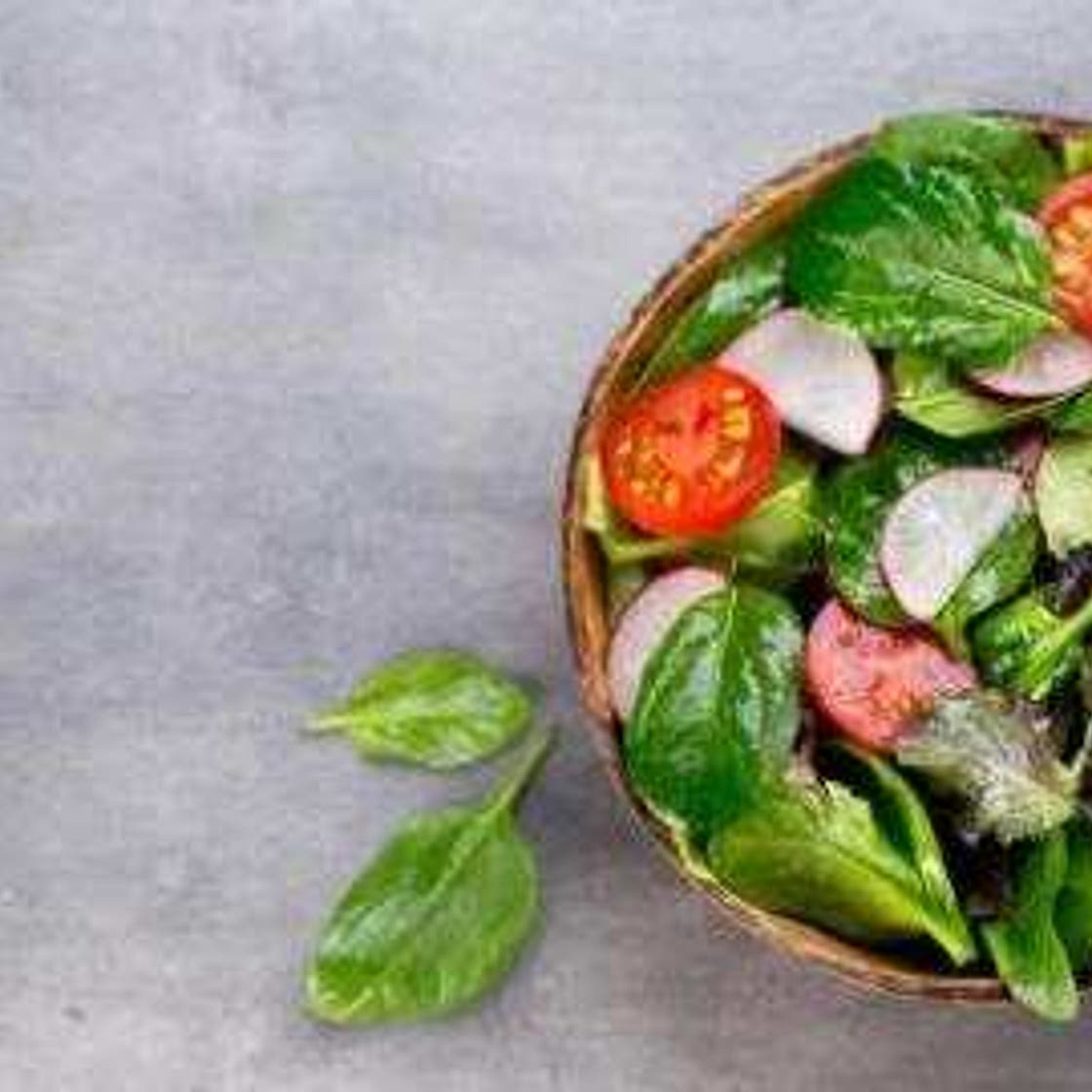 Ensalada mixta con espinaca, tomate y rábano | Reto 28