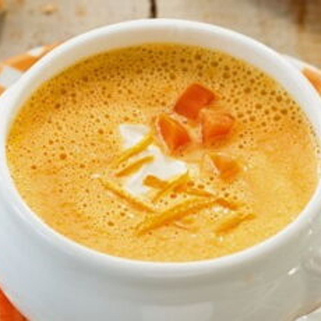 Soupe de carotte et orange à la crème fraîche