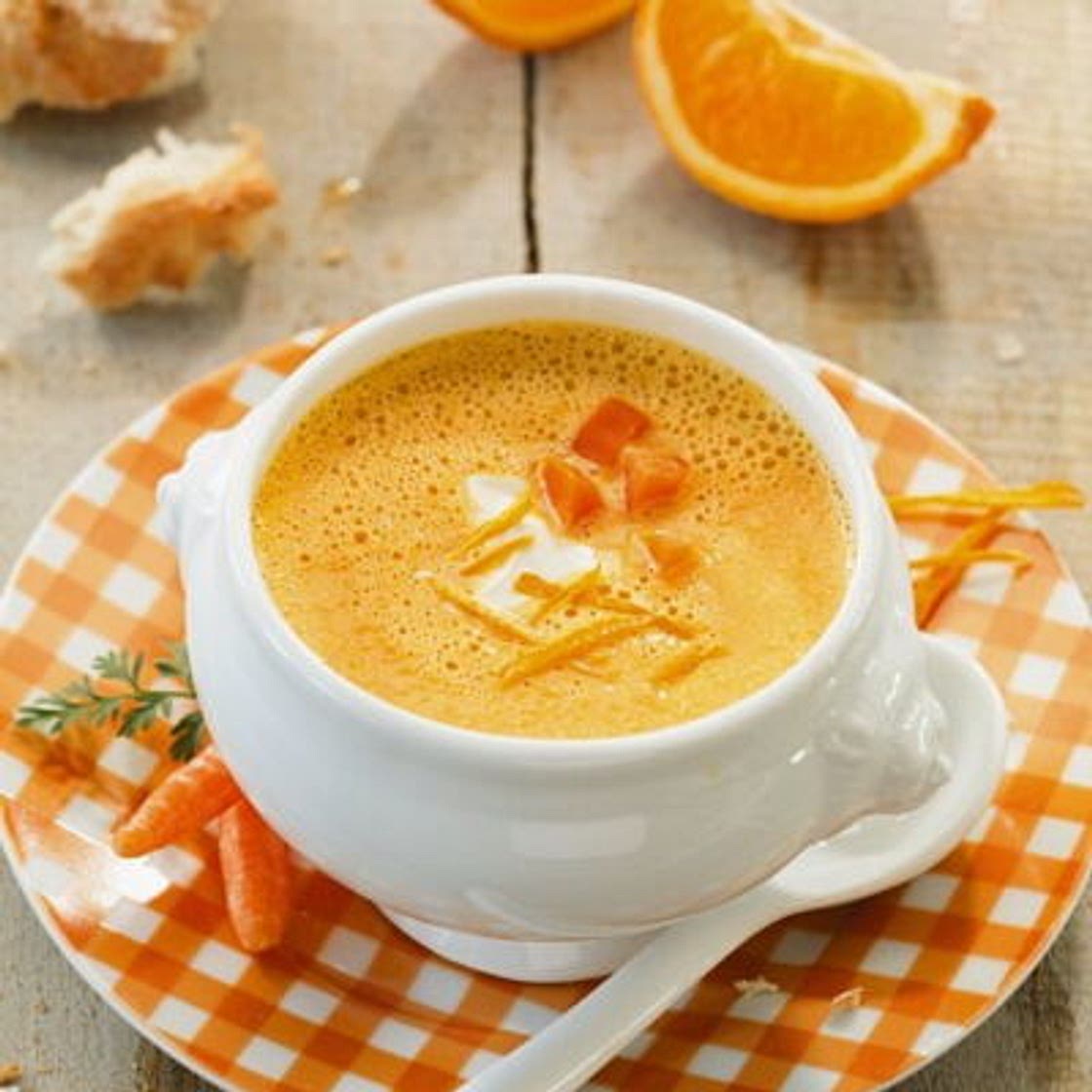 Soupe de carotte et orange à la crème fraîche