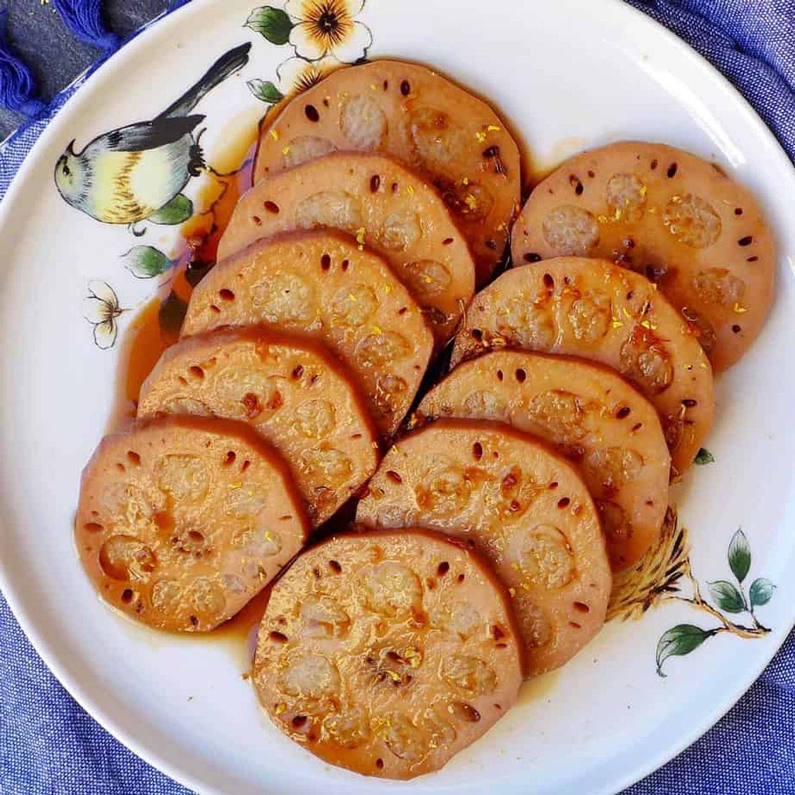 Sweet lotus root with sticky rice (糯米藕)
