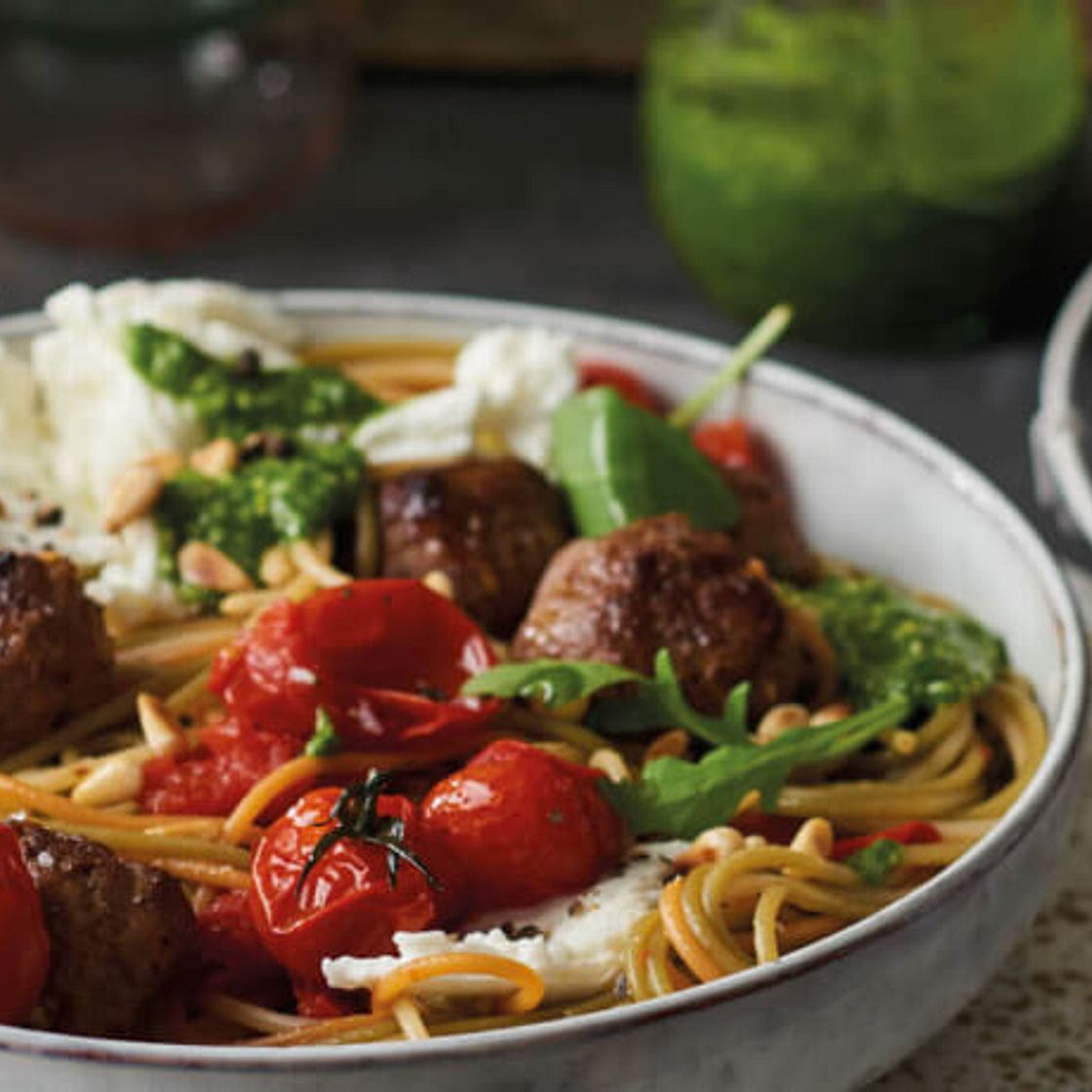 Spaghetti mit Hackbällchen und Mozarella