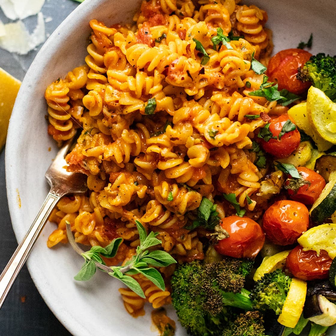 Cheesy Rotini Pasta with Roasted Vegetables
