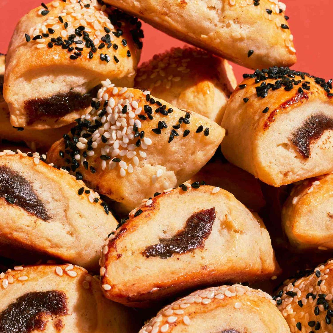 Ka'ak Bi Tamer (Cinnamon-Date Paste–Filled Cookies)