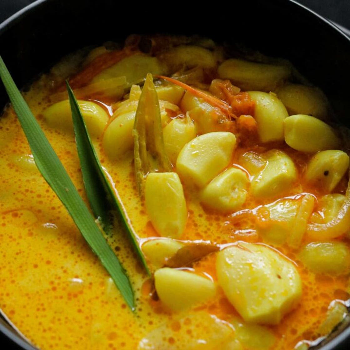 Sri Lankan garlic curry(vegetarian, vegan)