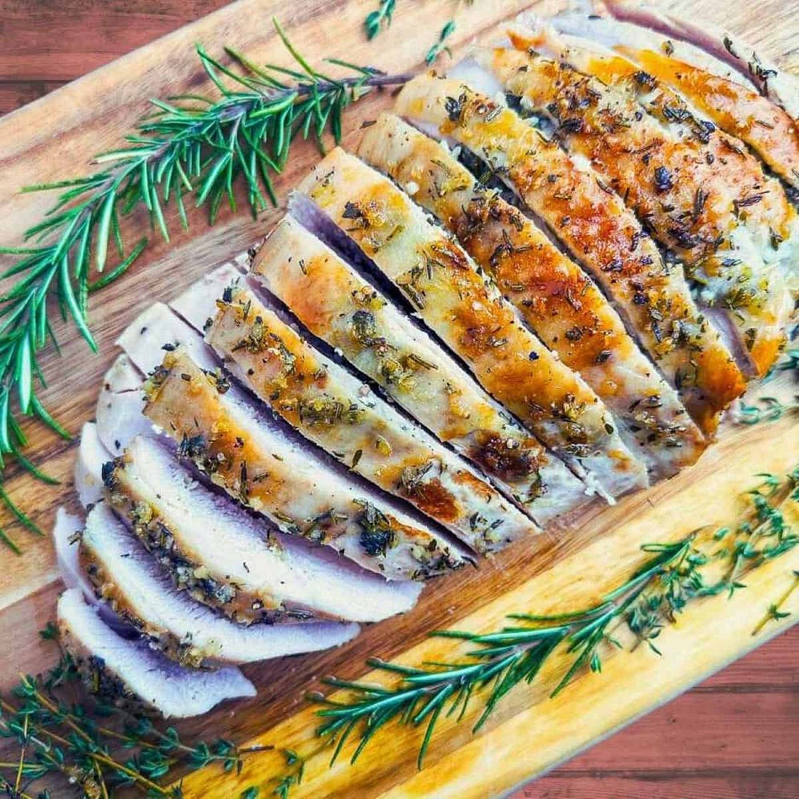 Classic Roasted Boneless Turkey Breast with Gravy