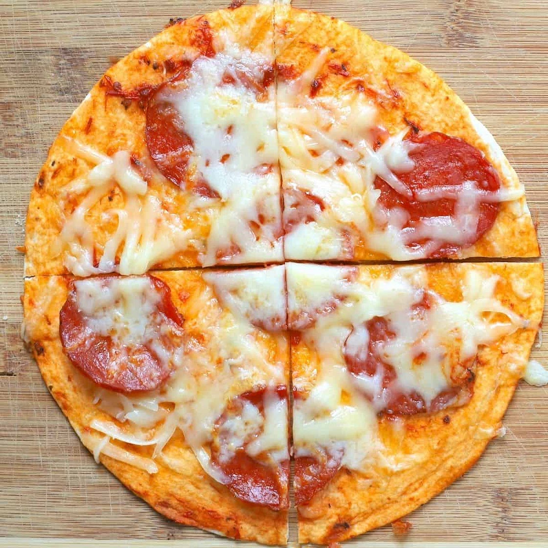 Tortilla Pizza in the Air Fryer (Low Carb)