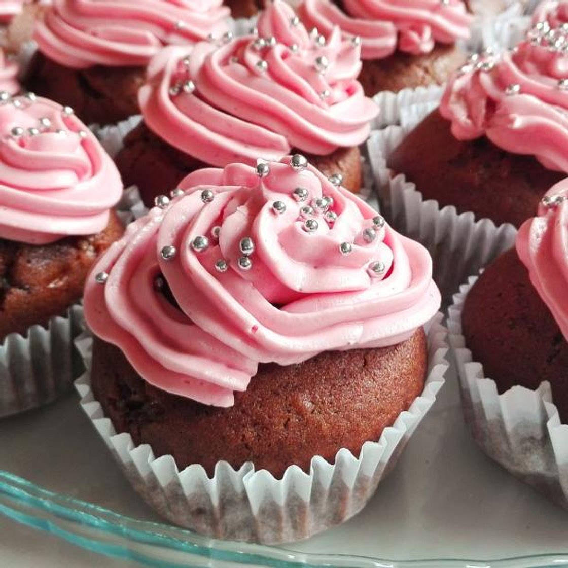 Receita de Cupcake de chocolate com cobertura rosa