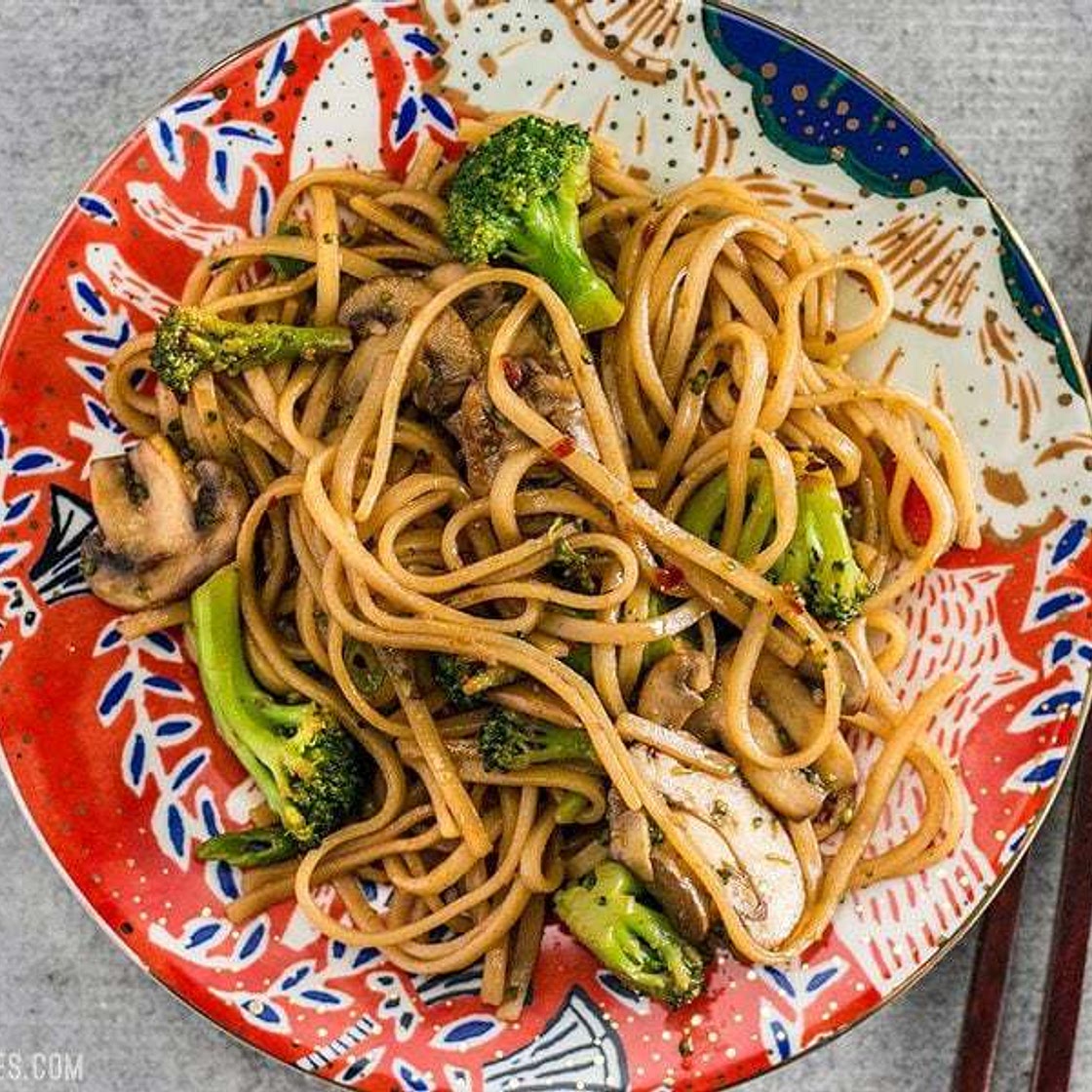 Simple Mushroom Broccoli Stir Fry Noodles